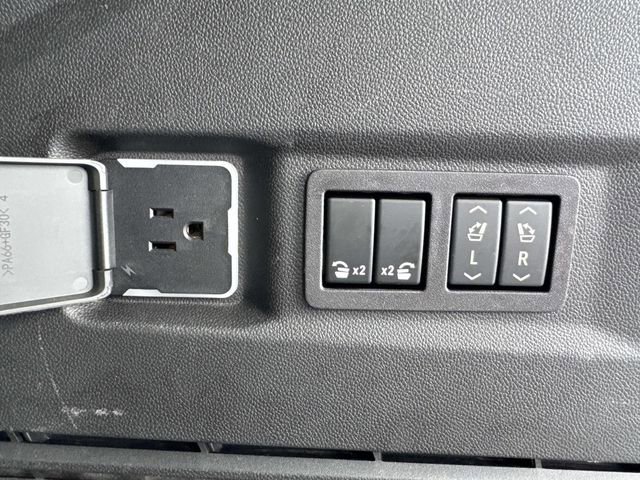 Used 2024 GMC Yukon AT4 w/ Technology Package image 14