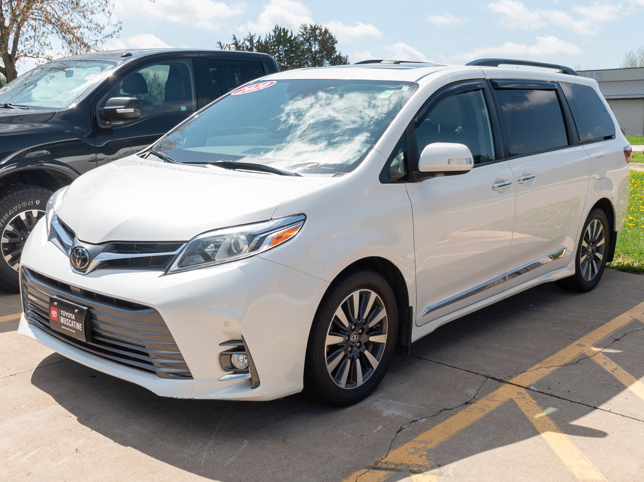 Used 2020 Toyota Sienna Limited w/ Protection Package image 4