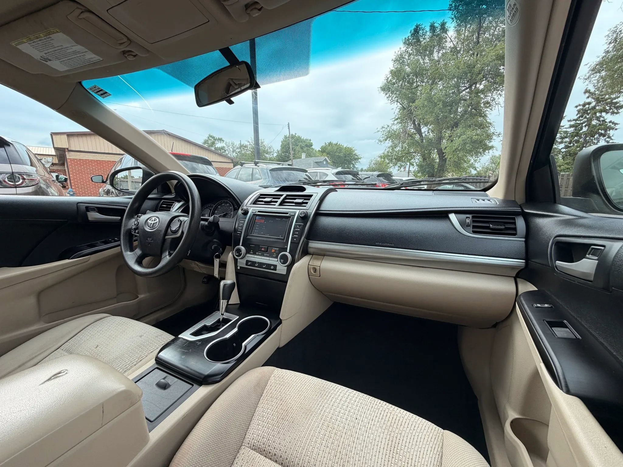 Used 2014 Toyota Camry LE FWD image 28