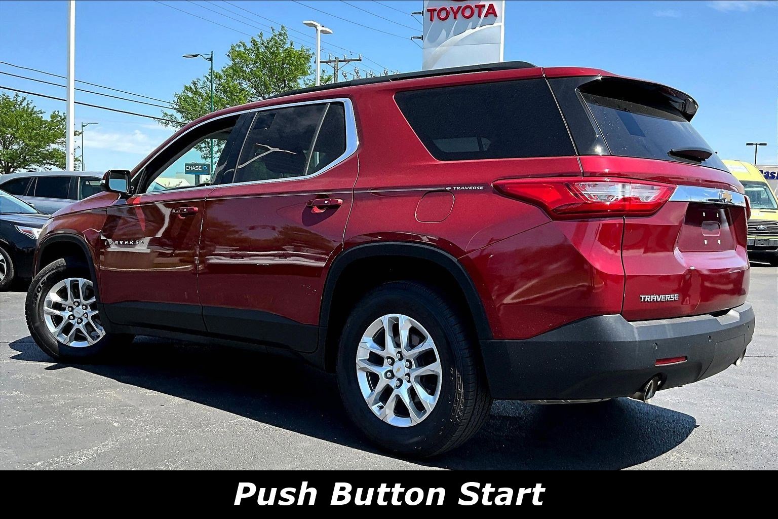 Used 2019 Chevrolet Traverse LT w/ LPO, Cargo Package FWD image 3