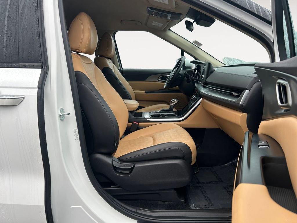 Used 2024 Kia Carnival LX image 10