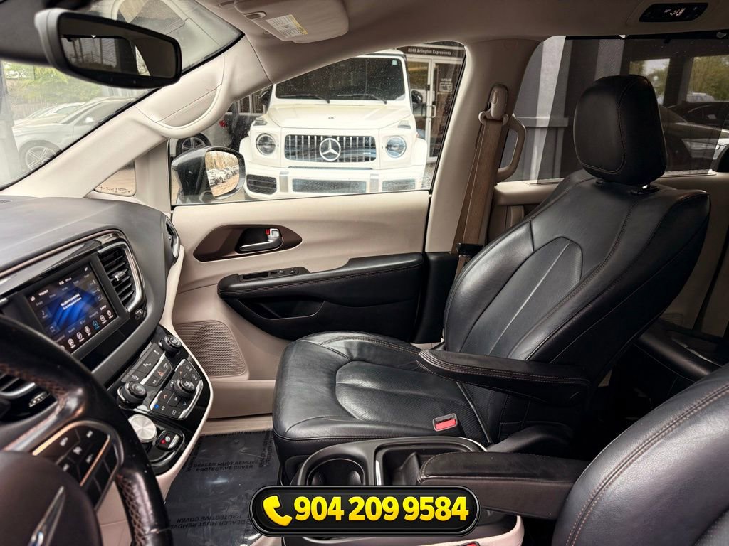 Used 2019 Chrysler Pacifica Touring-L image 25