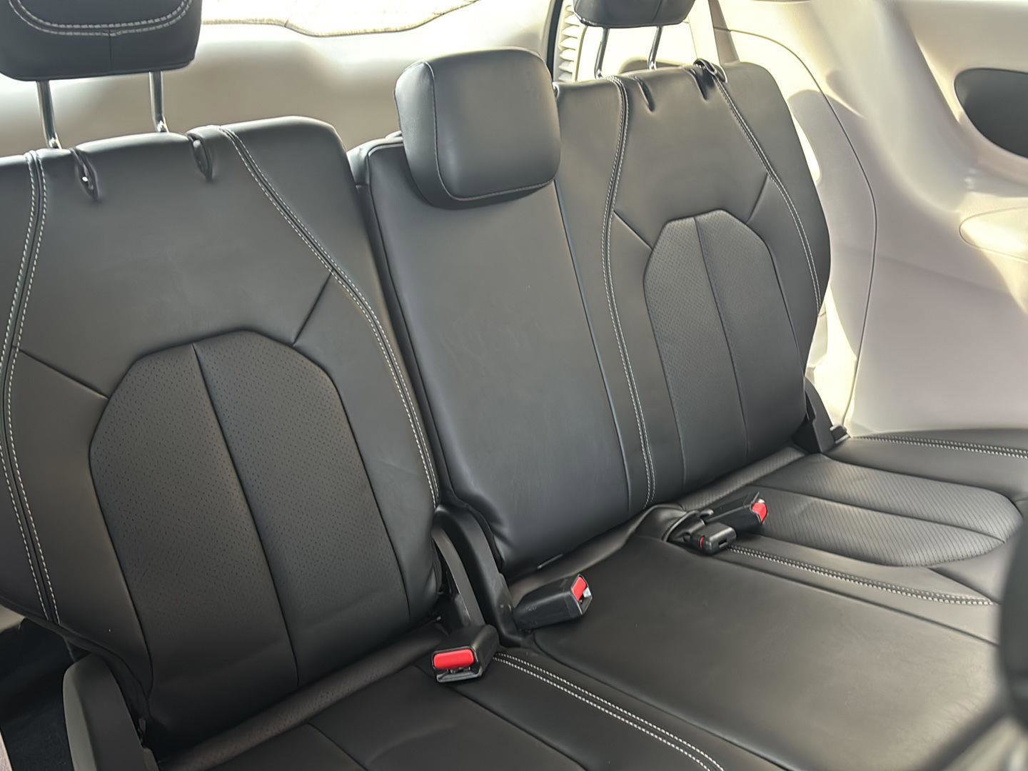 Used 2024 Chrysler Pacifica Touring-L FWD image 26
