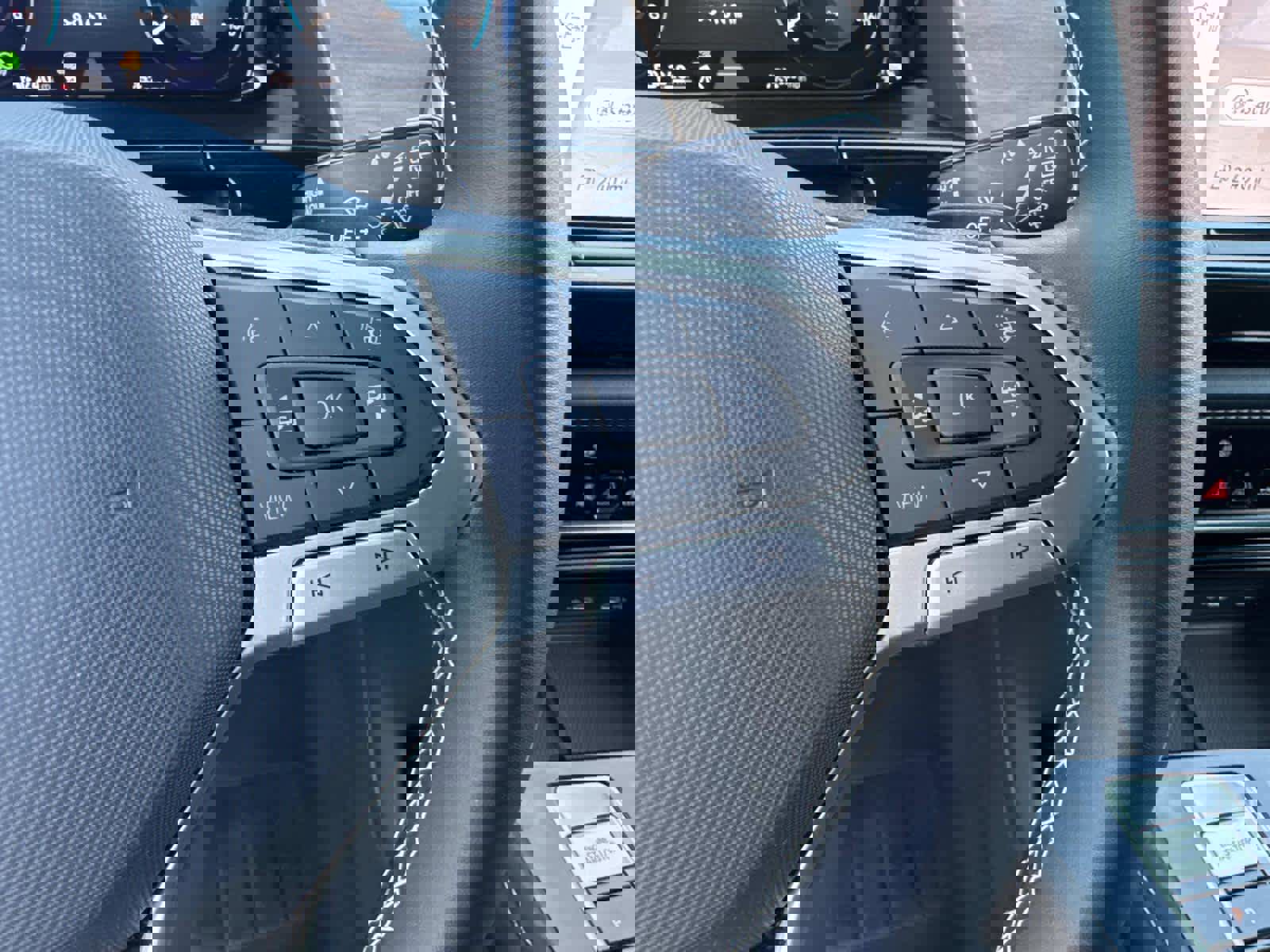 Used 2024 Volkswagen Atlas SE image 30