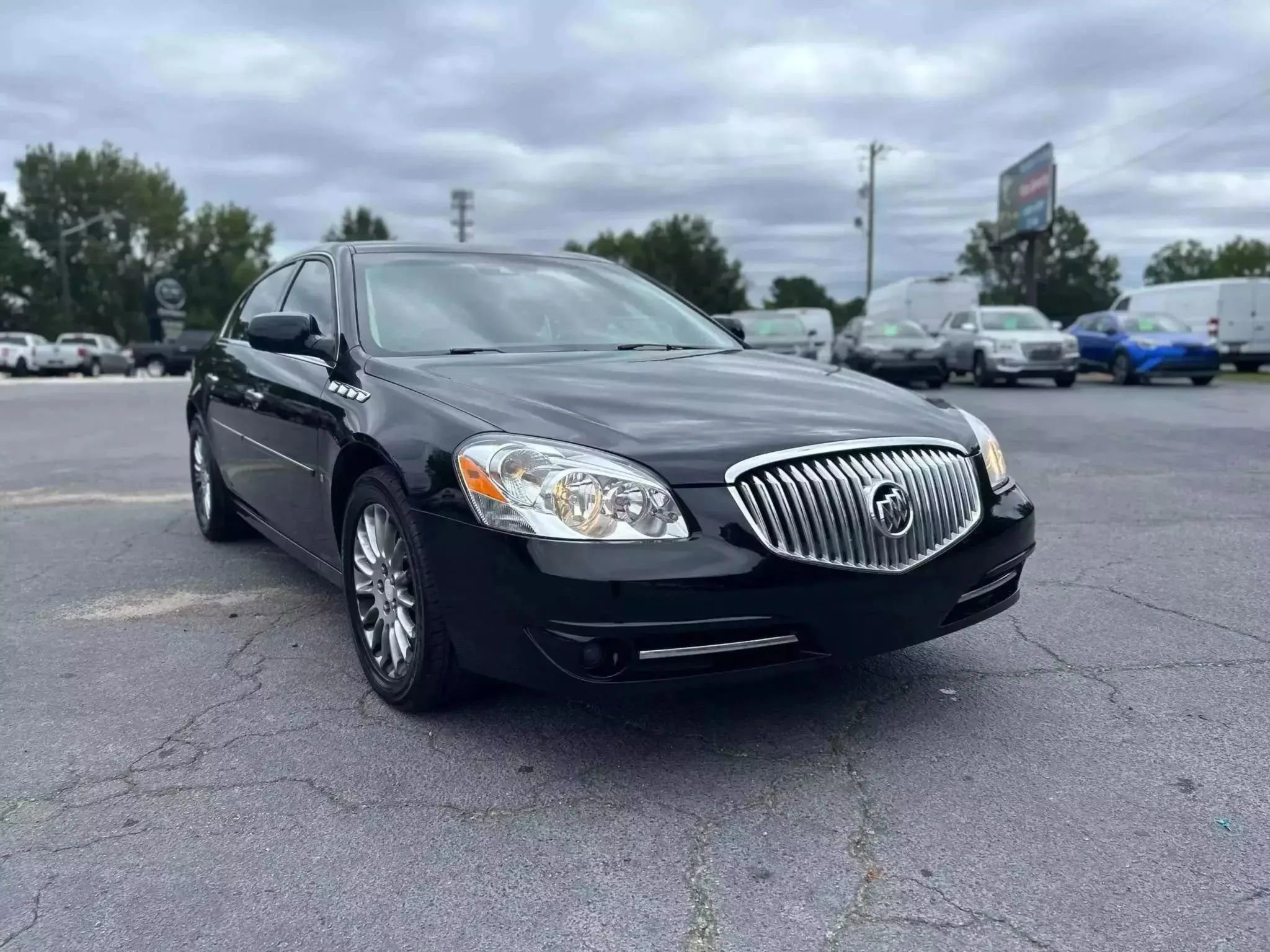 Used 2010 Buick Lucerne Super image 5