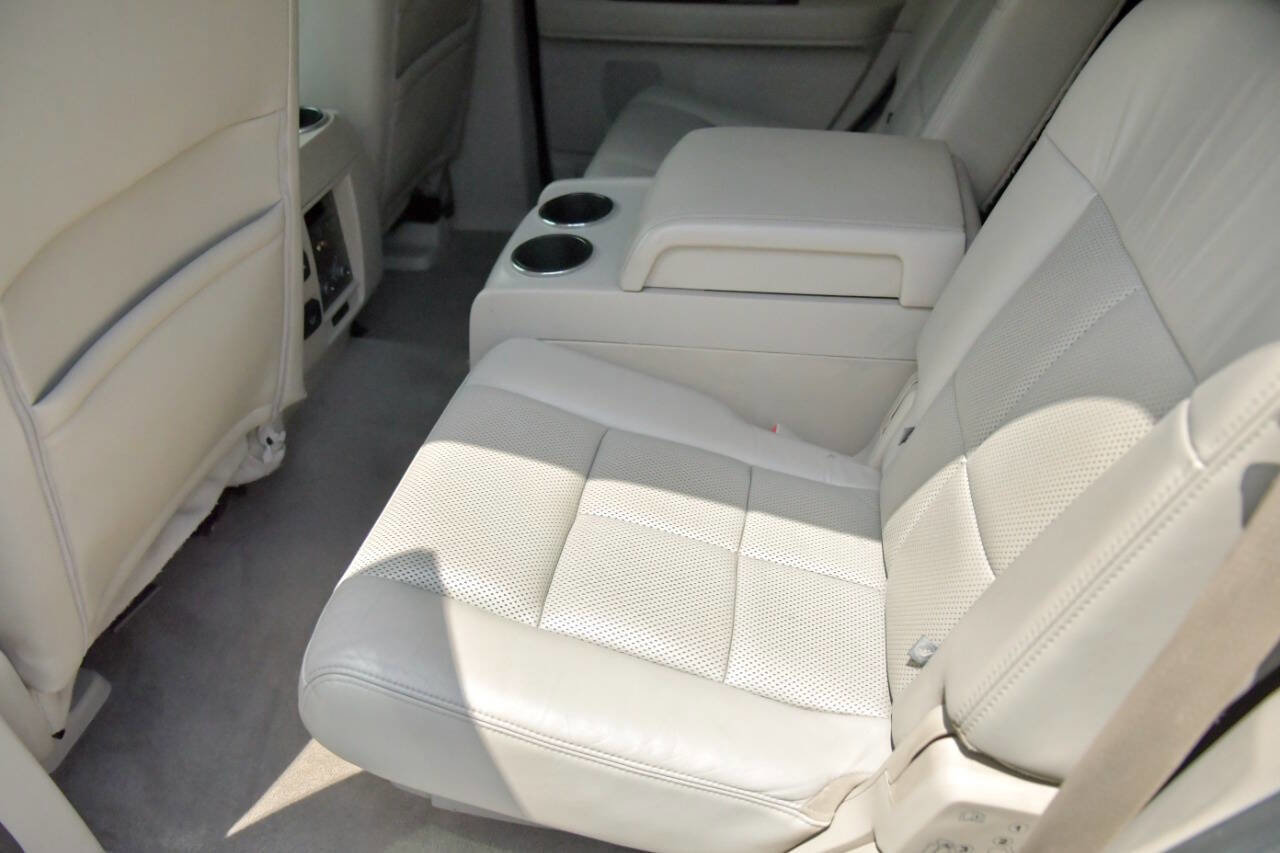 Used 2014 Lincoln Navigator Base 4x2 4dr SUV image 17