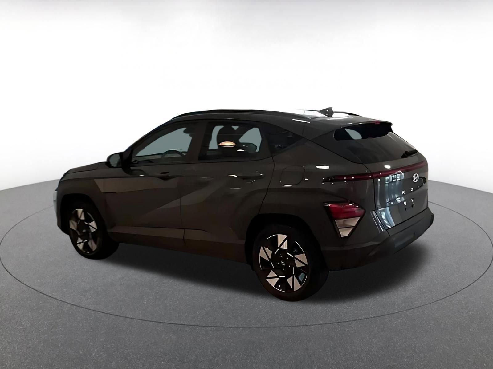 Used 2025 Hyundai Kona SEL FWD image 14