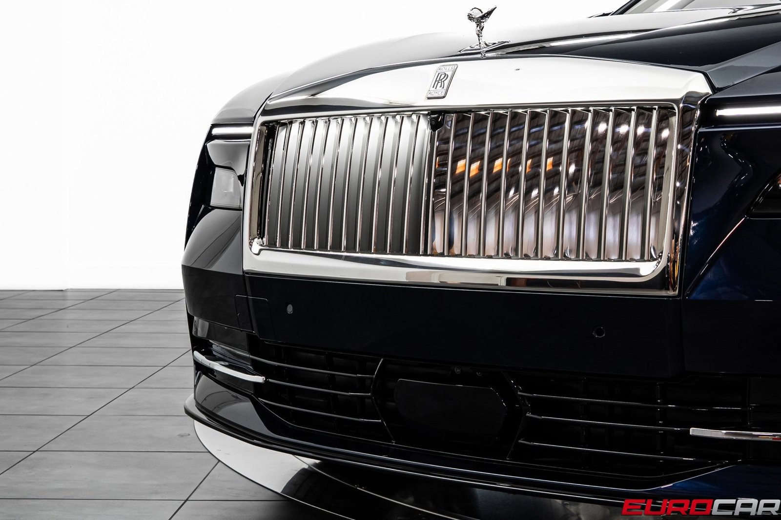 Used 2024 Rolls-Royce Spectre image 11
