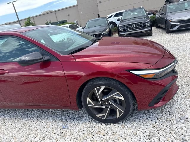 Used 2025 Hyundai Elantra Sport FWD image 4