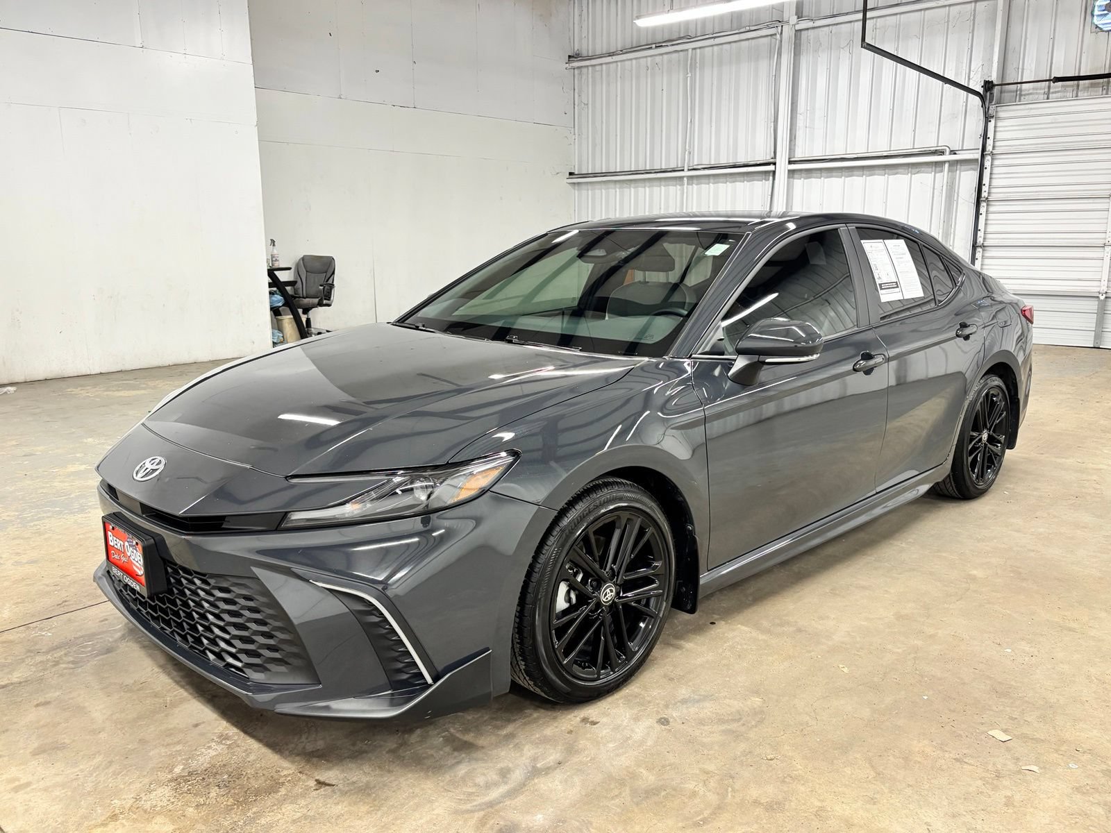 Used 2026 Toyota Camry SE FWD image 3
