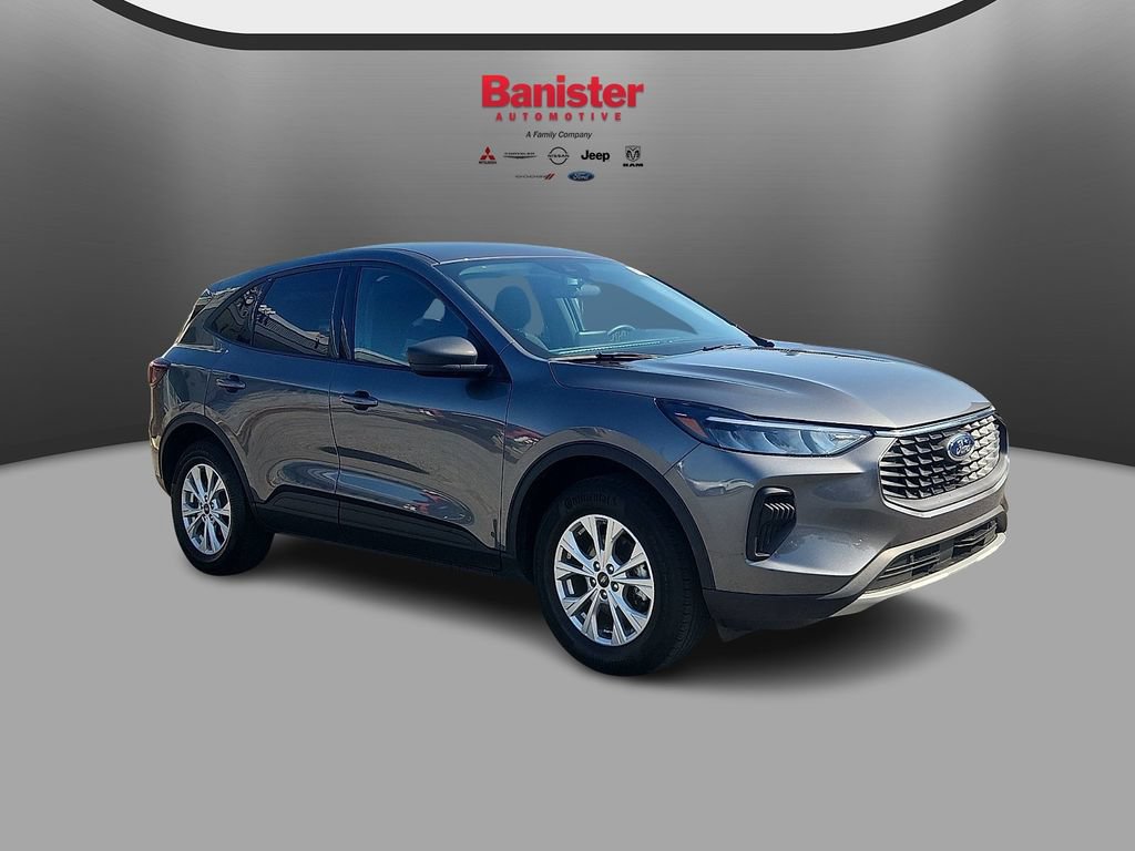Used 2025 Ford Escape Active AWD/4WD image 3