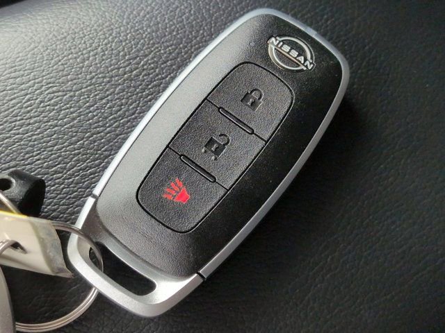 Used 2025 Nissan Kicks SR FWD image 26