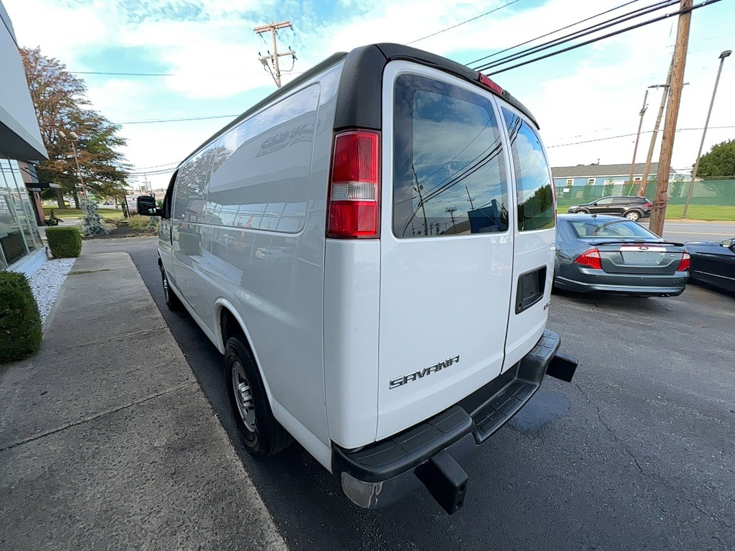 Used 2017 GMC Savana 2500 RWD image 4