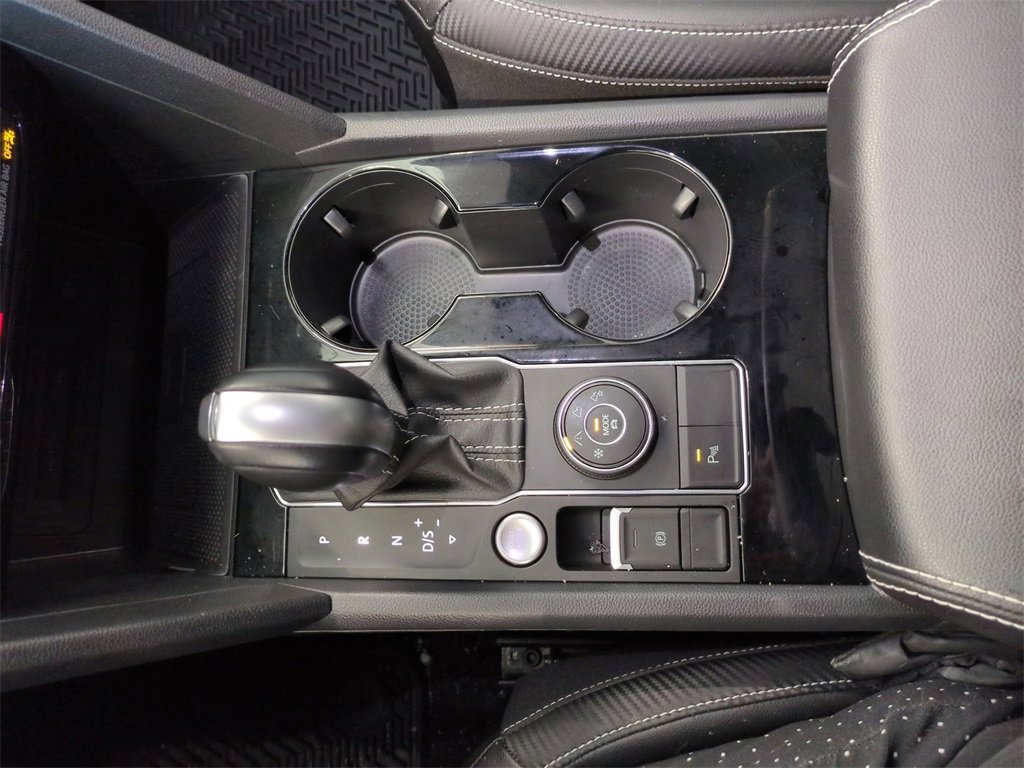 Used 2023 Volkswagen Atlas Cross Sport SE image 29