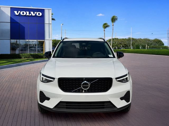 New 2026 Volvo XC40 B4 Core FWD image 2