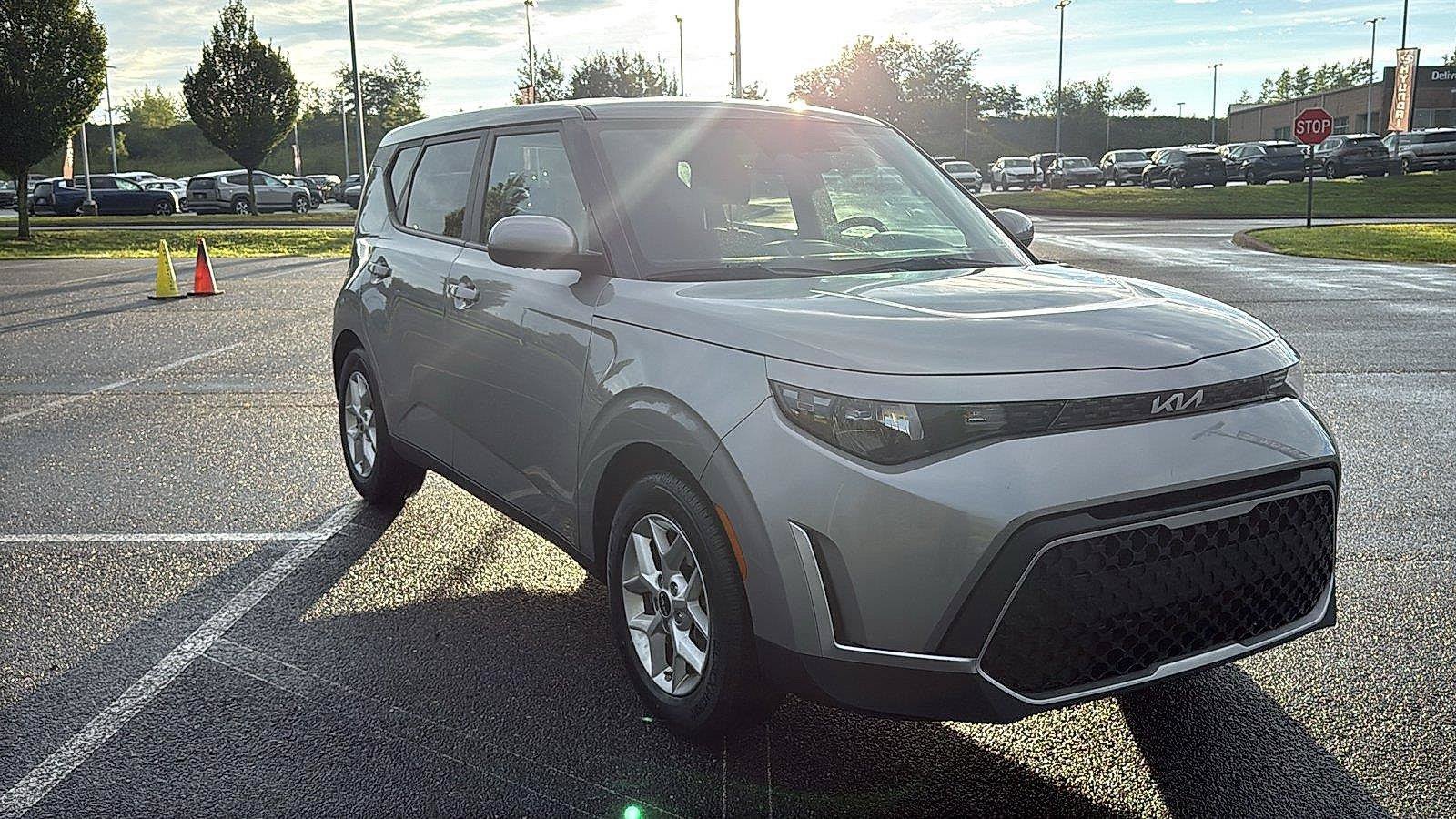 Used 2023 Kia Soul LX w/ Option Group 015 FWD video 1