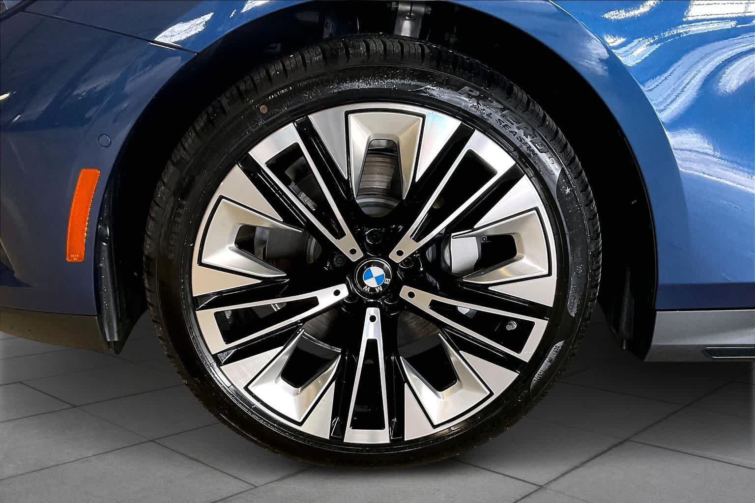 Used 2026 BMW 530i w/ Premium Package RWD image 11