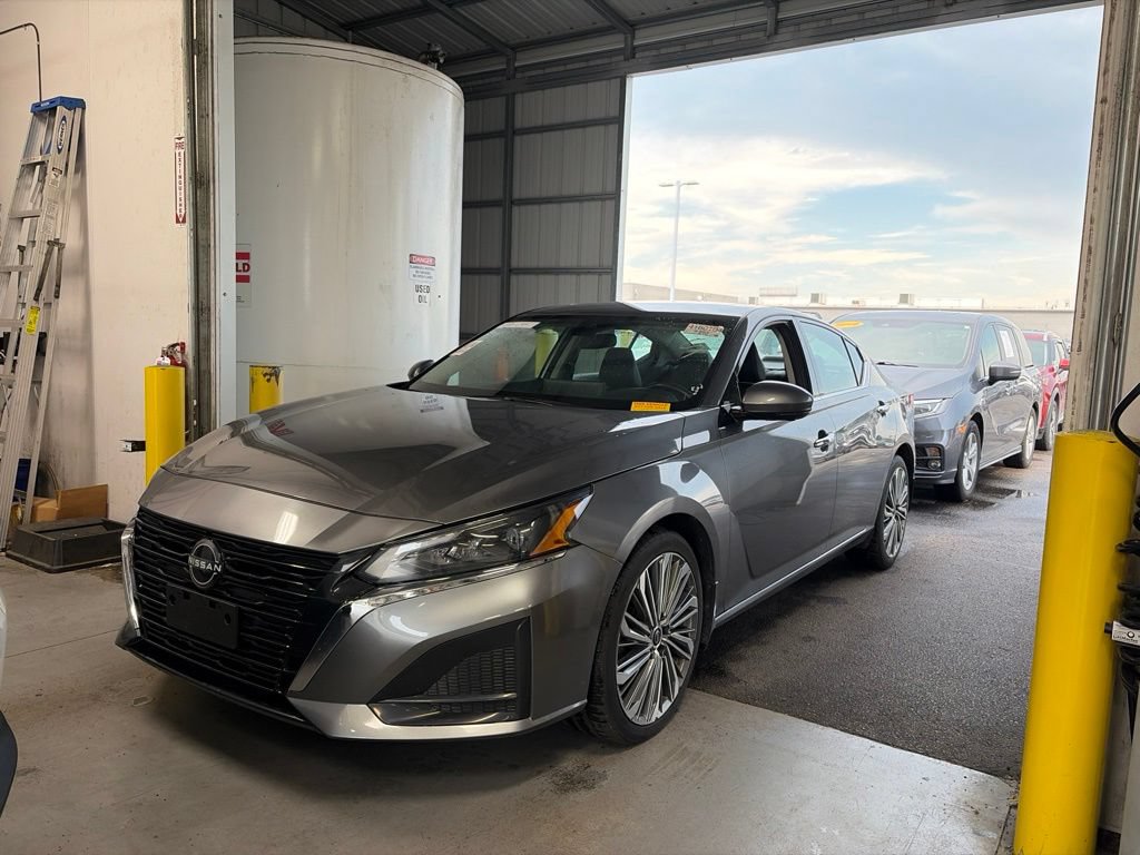 Used 2023 Nissan Altima 2.5 SL AWD/4WD image 2