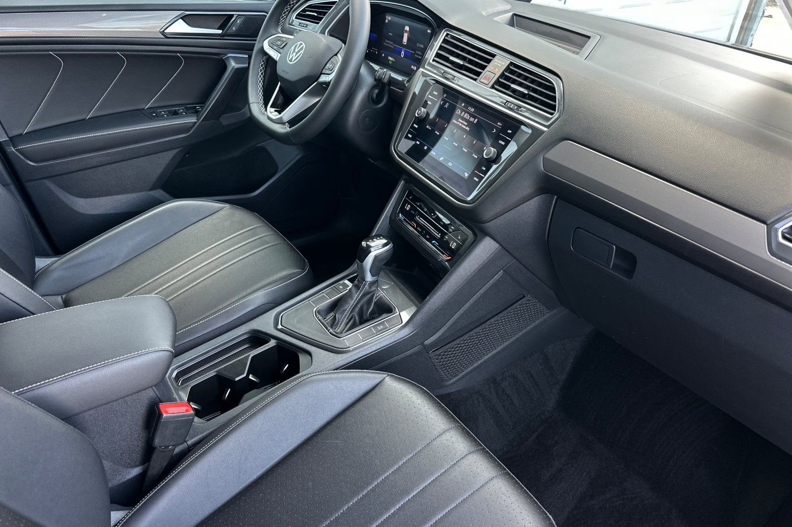 Used 2023 Volkswagen Tiguan SE FWD image 17