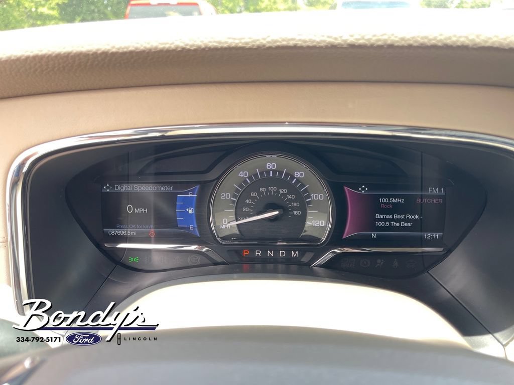Used 2017 Lincoln Navigator Select RWD image 4