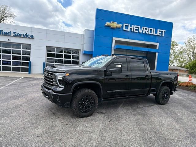 Used 2024 Chevrolet Silverado 2500 High Country w/ Midnight Edition AWD/4WD image 3