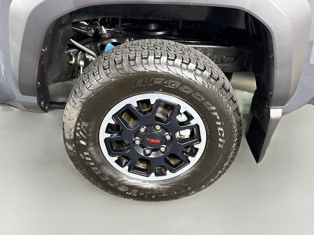 Certified 2025 Toyota Tacoma TRD Off-Road AWD/4WD image 35