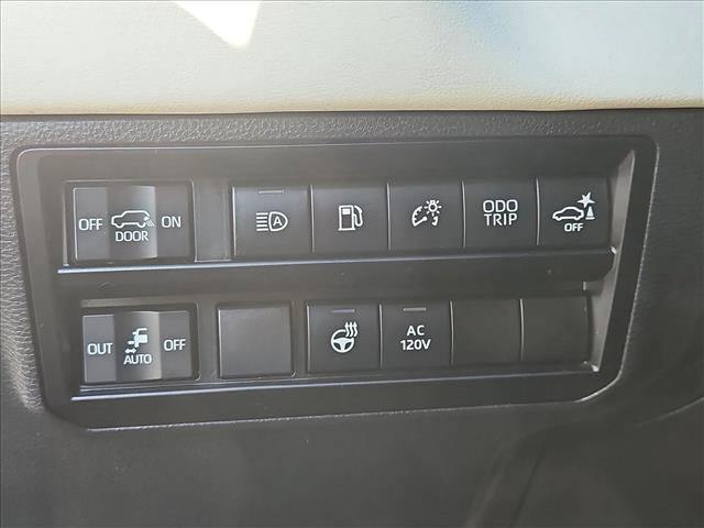 Used 2023 Toyota Sequoia Capstone AWD/4WD image 17