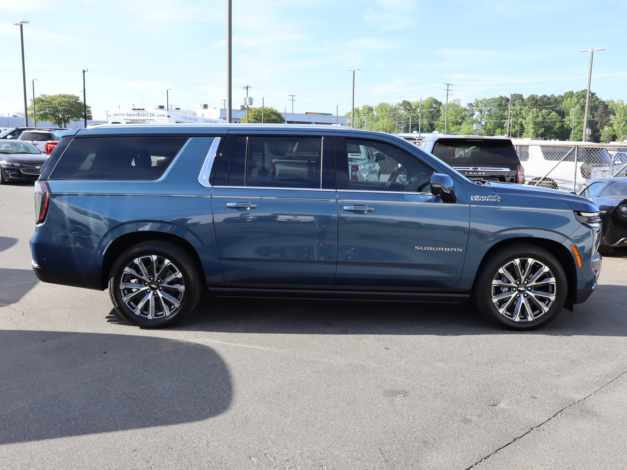 Used 2026 Chevrolet Suburban High Country AWD/4WD image 11