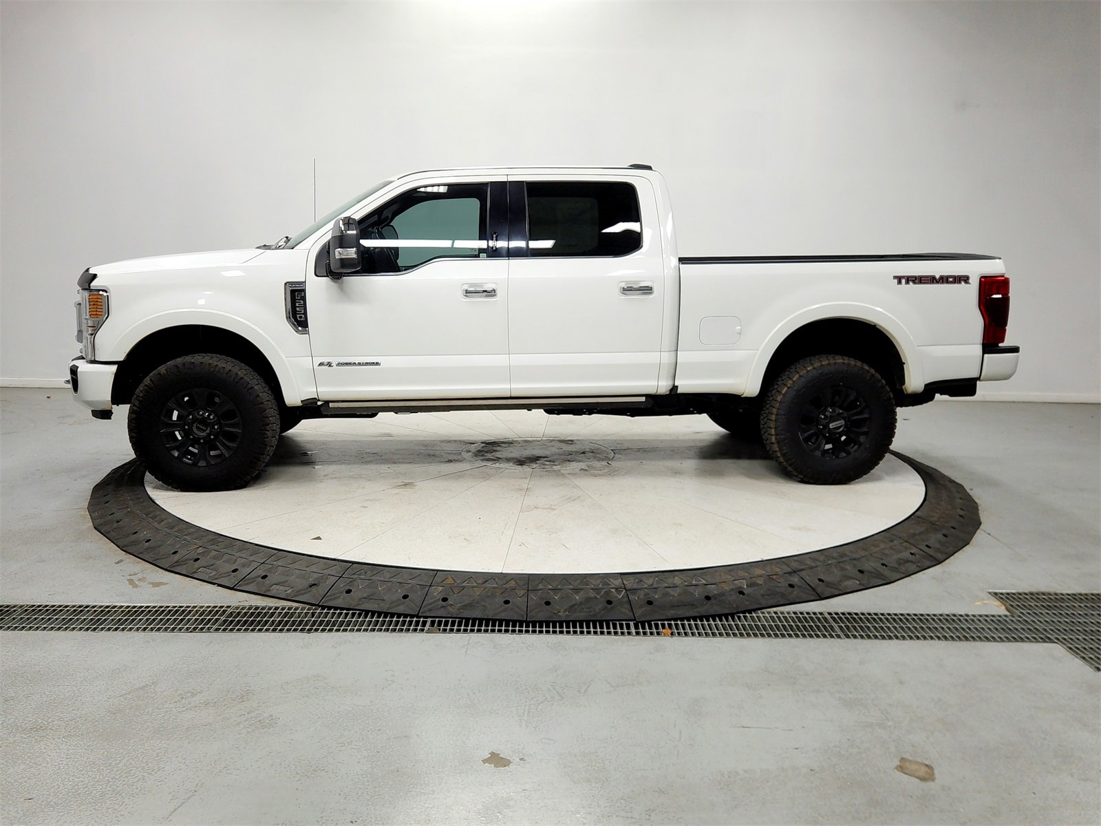 Used 2021 Ford F250 Platinum w/ Tremor Off-Road Package image 4