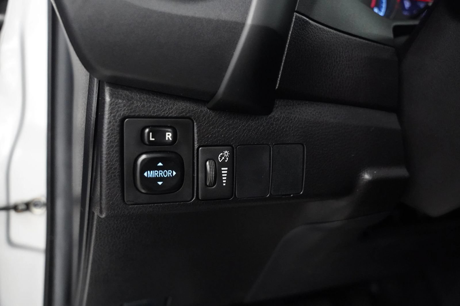 Used 2019 Toyota Corolla LE FWD image 29