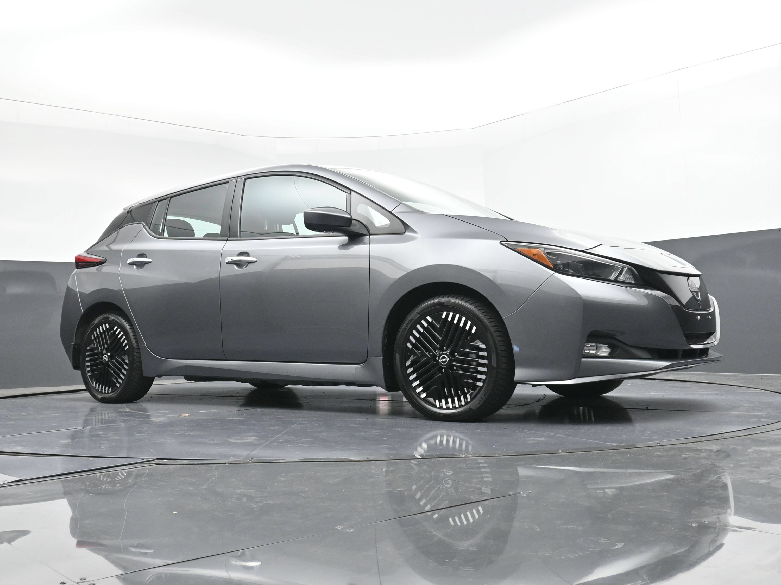 Used 2025 Nissan Leaf SV Plus FWD image 24