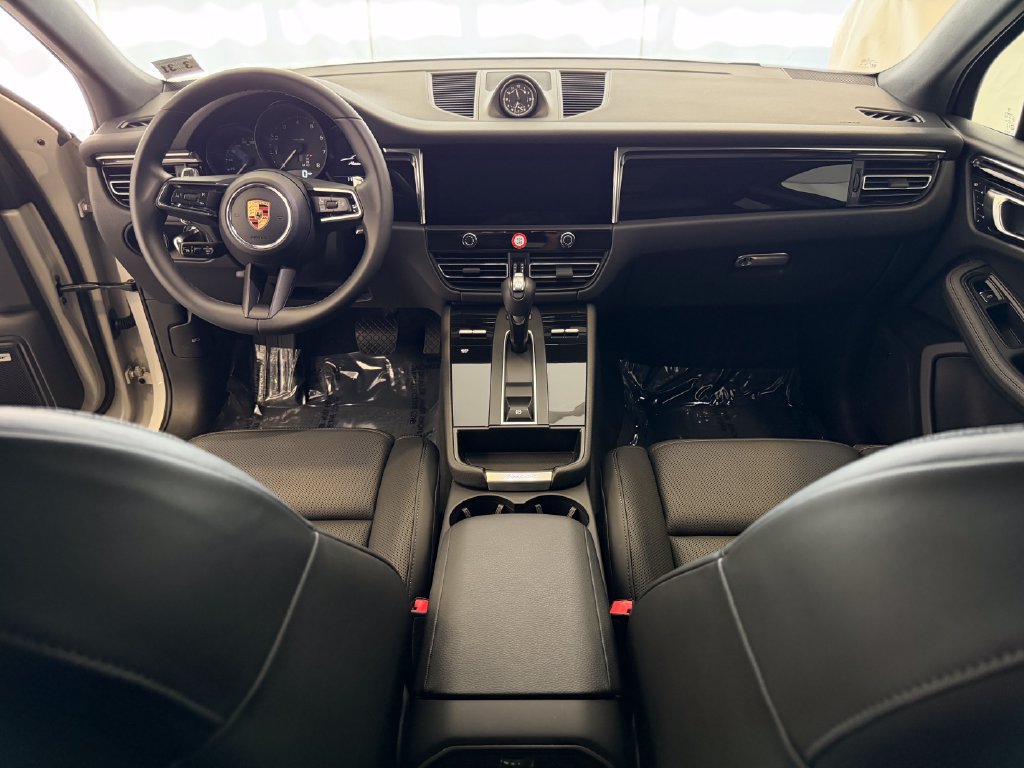 Certified 2026 Porsche Macan AWD/4WD image 17
