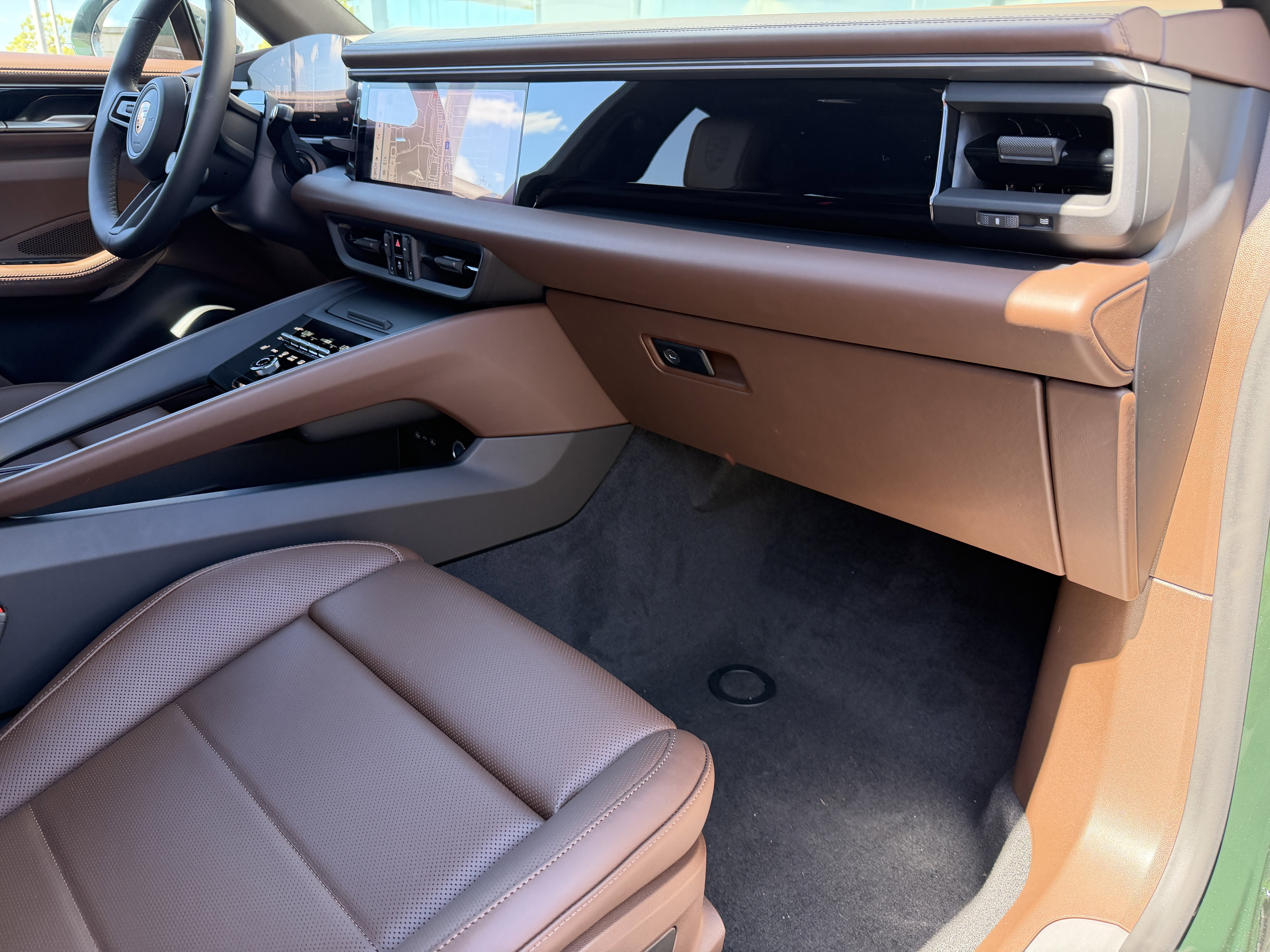 New 2026 Porsche Macan 4 Electric image 14