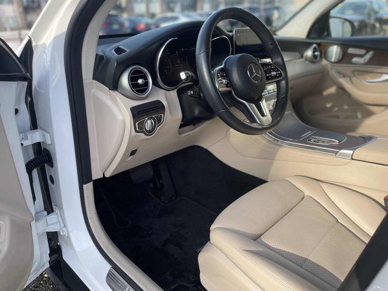 Used 2020 Mercedes-Benz GLC 350e 4MATIC w/ Parking Assistance Package image 10