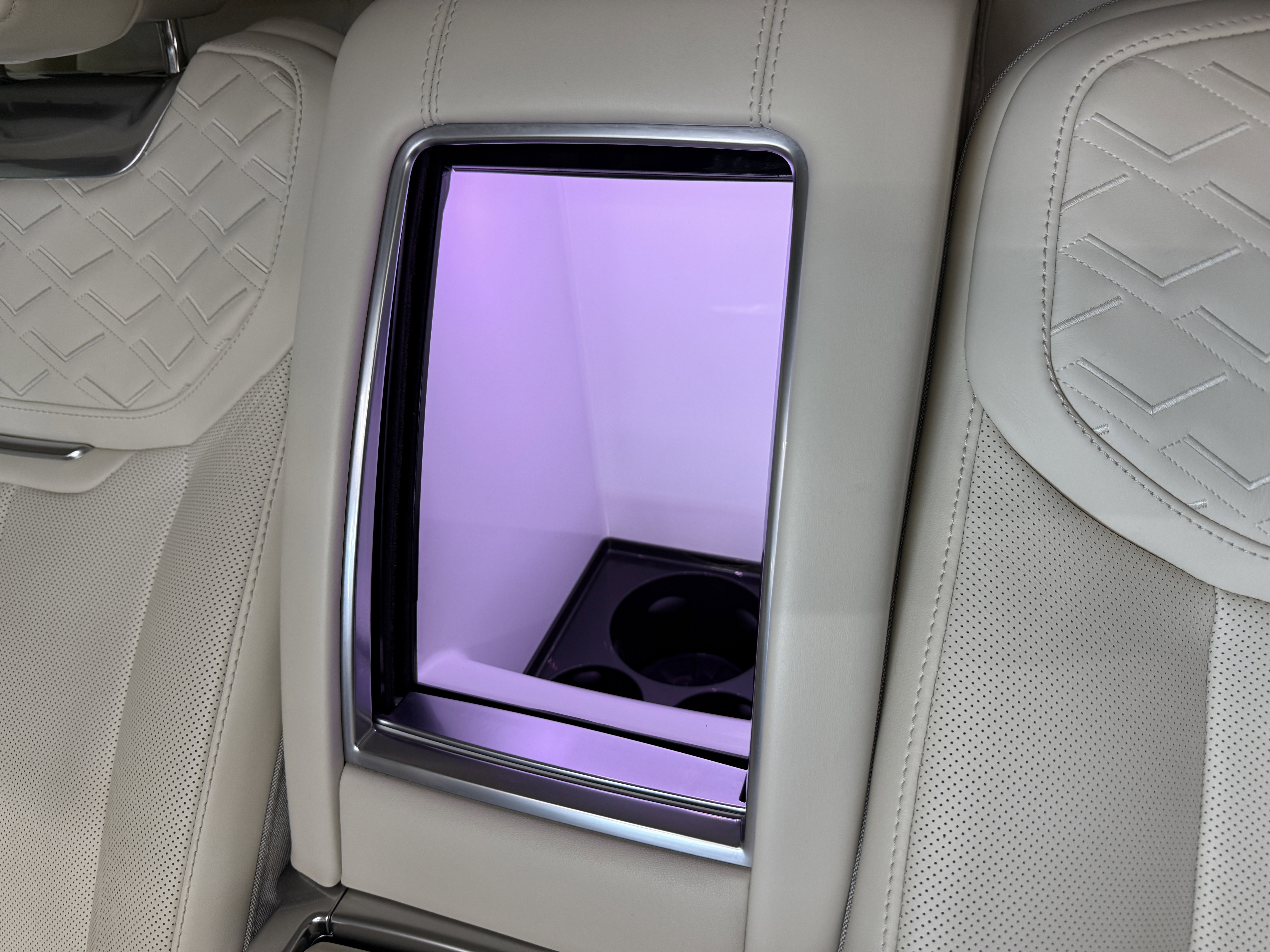 Used 2023 Land Rover Range Rover SV image 38