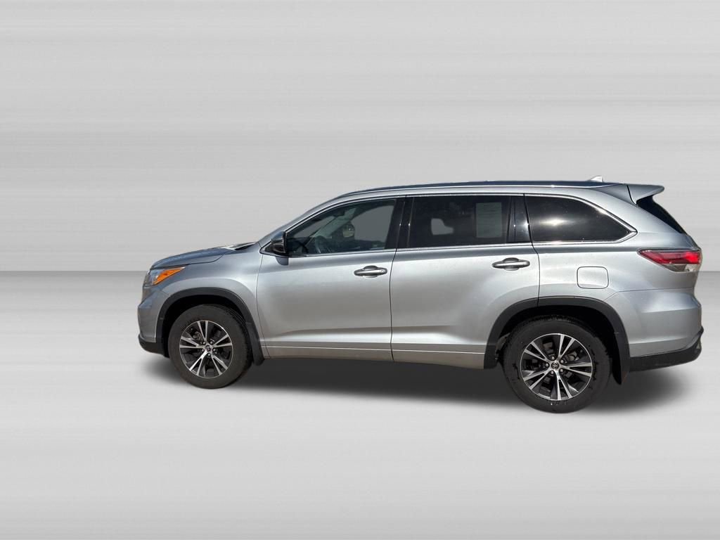Used 2016 Toyota Highlander XLE AWD/4WD image 6