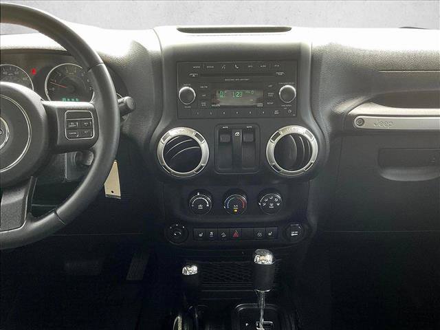 Used 2018 Jeep Wrangler Sahara w/ Connectivity Group AWD/4WD image 8