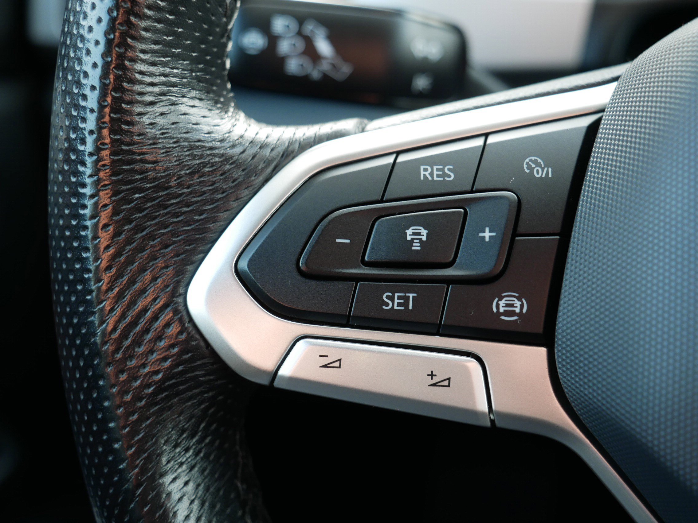 Used 2021 Volkswagen Atlas SEL Premium image 28