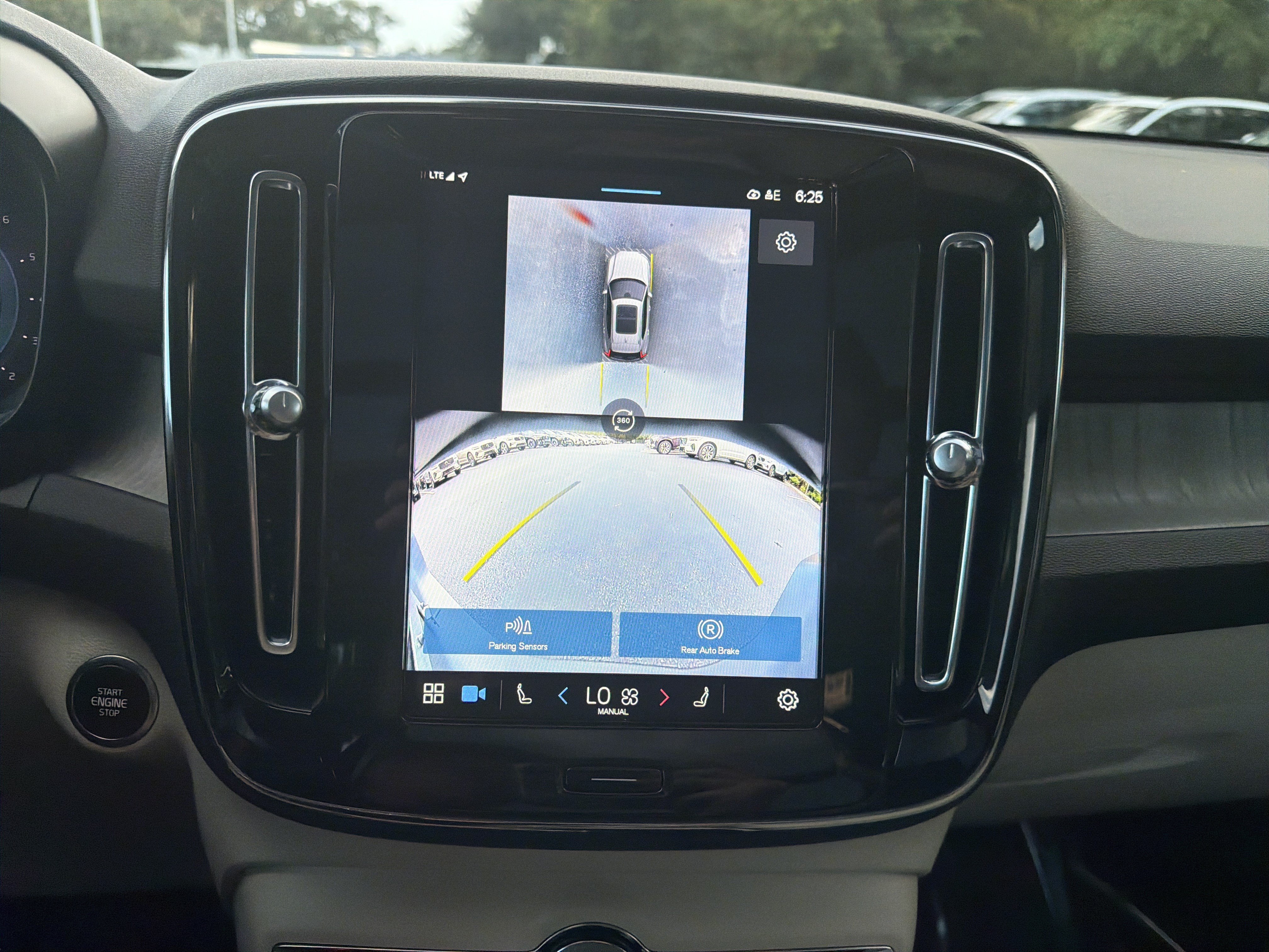 Certified 2024 Volvo XC40 B5 Plus AWD/4WD image 25