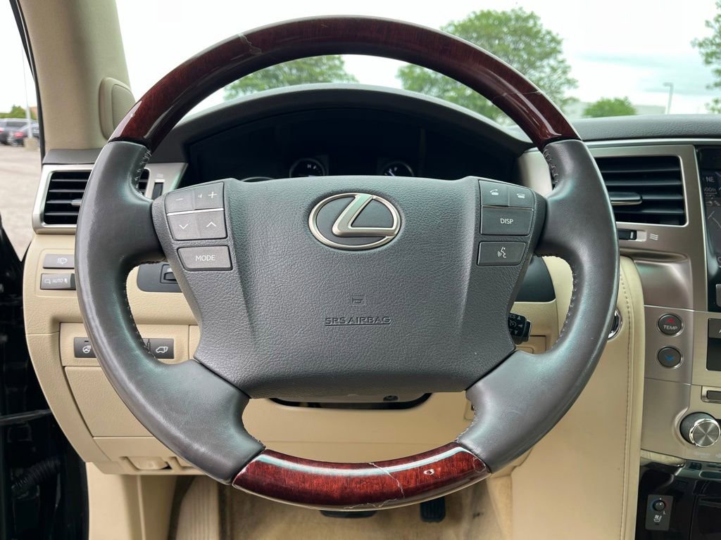 Used 2013 Lexus LX 570 4WD w/ Luxury Pkg image 32