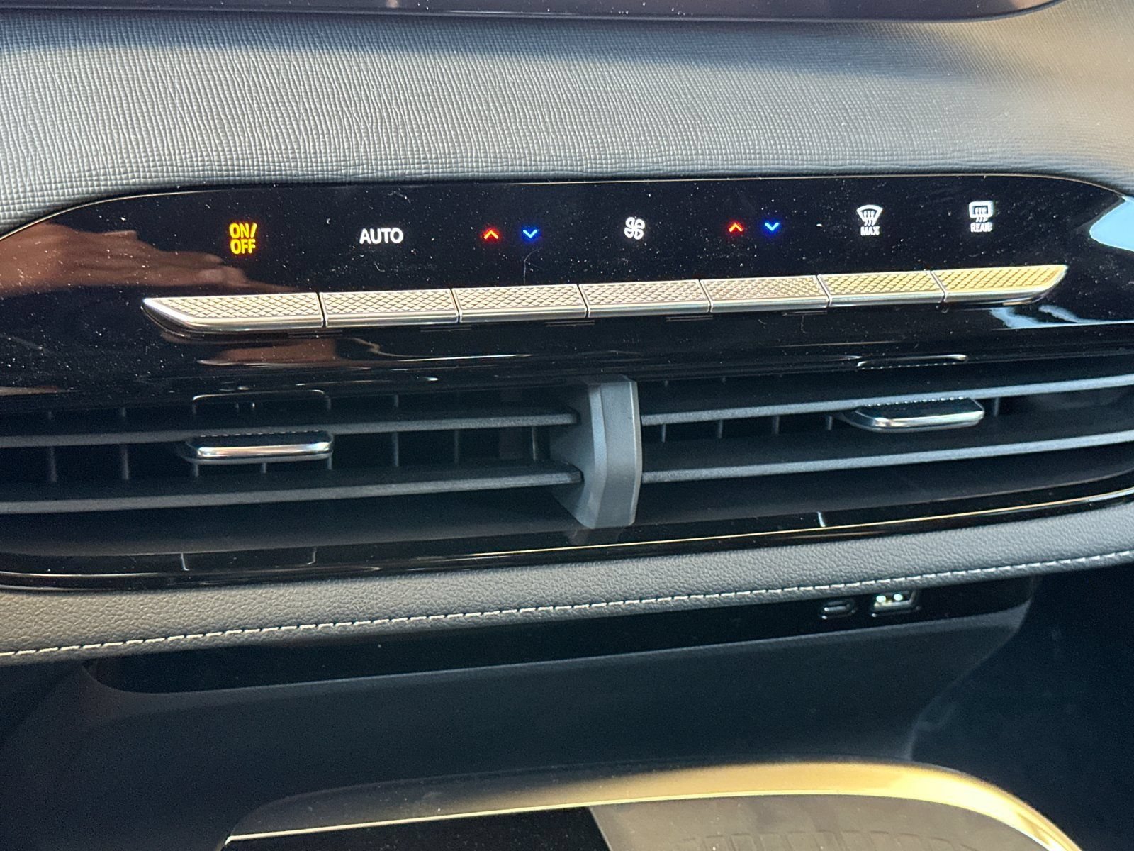 New 2026 Buick Enclave Sport Touring w/ Power Package FWD image 22