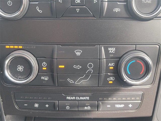 Used 2019 Ford Explorer XLT image 24