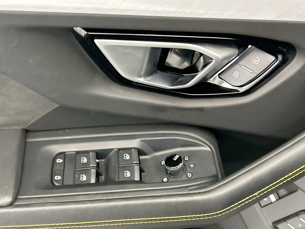 Used 2021 Lamborghini Urus AWD/4WD image 22