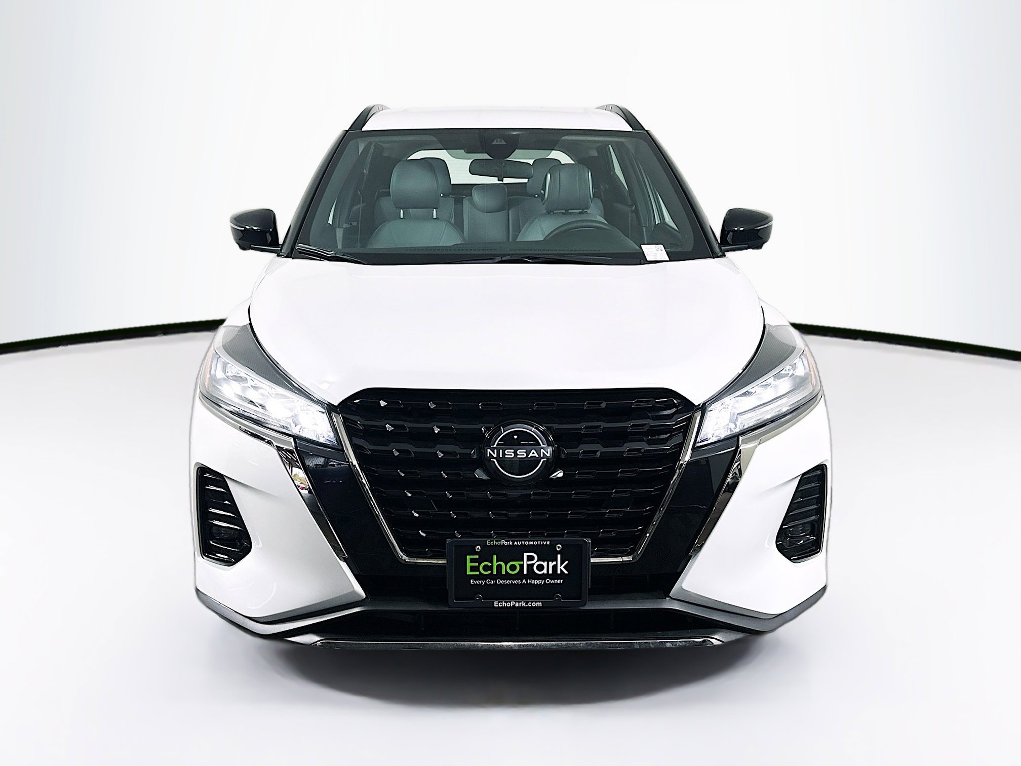 Used 2024 Nissan Kicks SR w/ SR Premium Package image 2