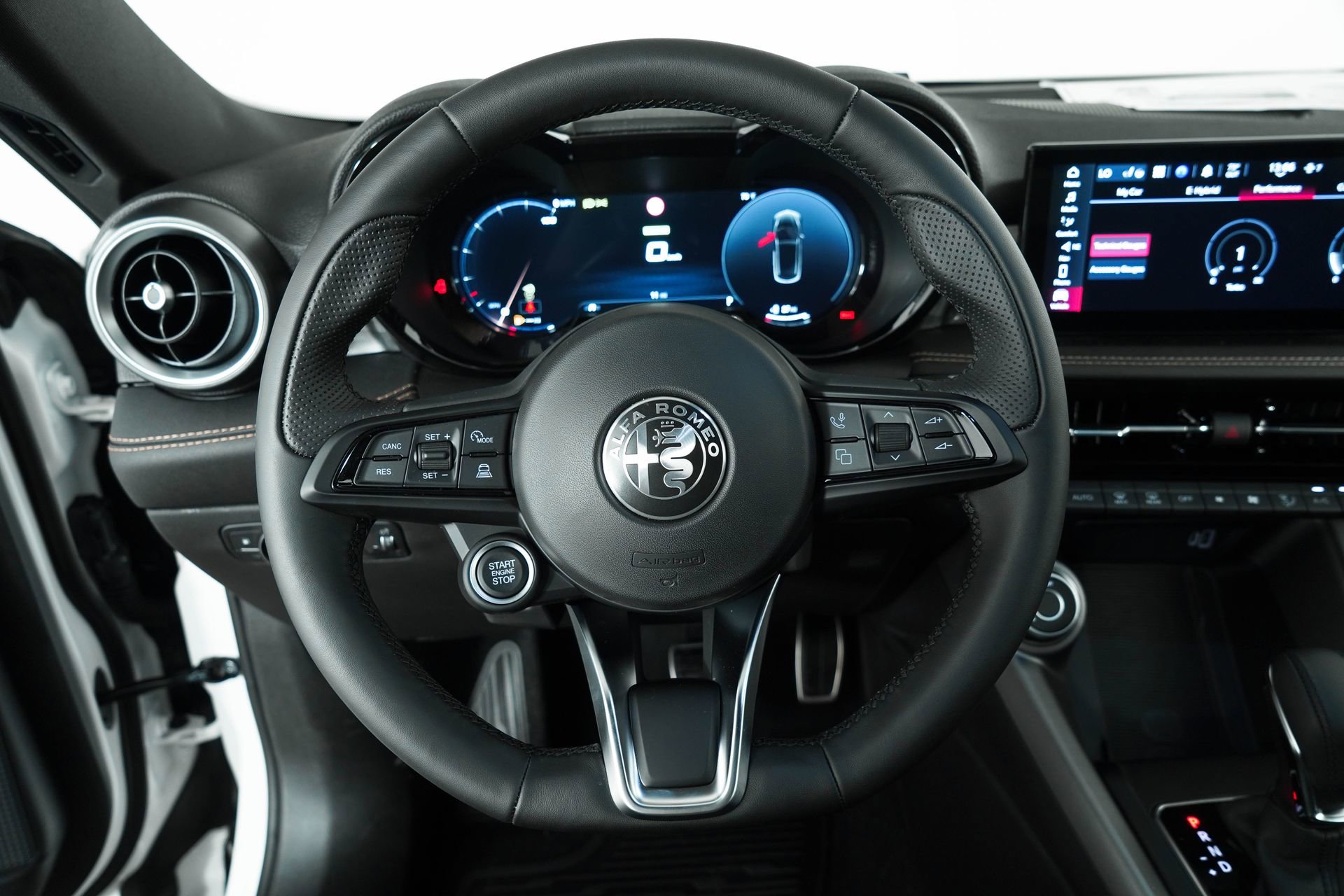 New 2025 Alfa Romeo Tonale w/ Premium Package image 30