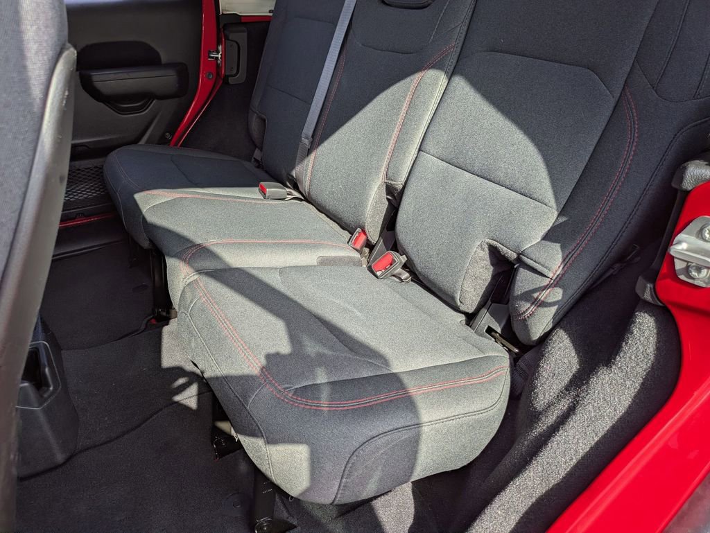 Used 2025 Jeep Wrangler Unlimited Rubicon w/ Convenience Group image 27