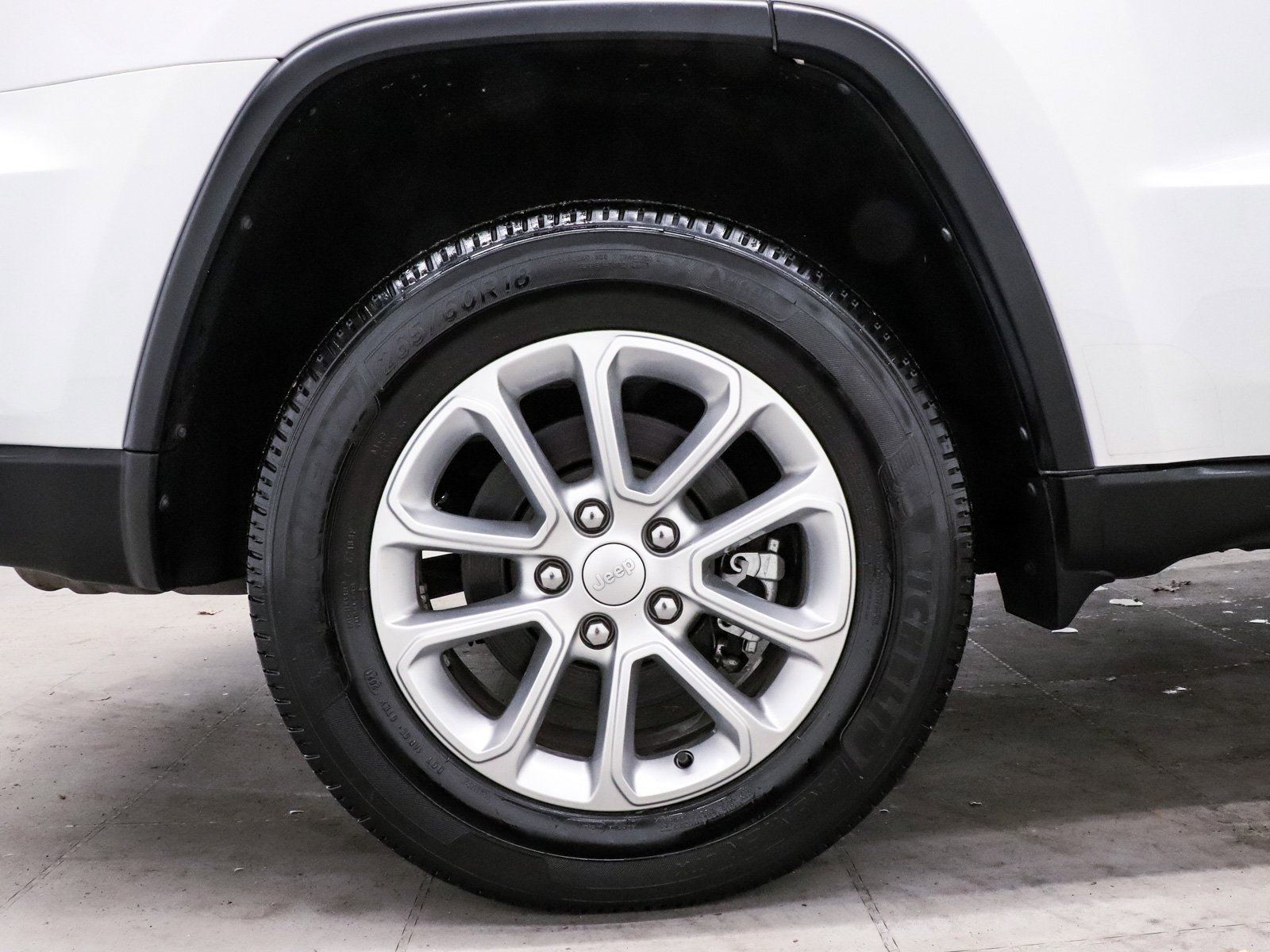 Used 2021 Jeep Grand Cherokee Laredo image 10