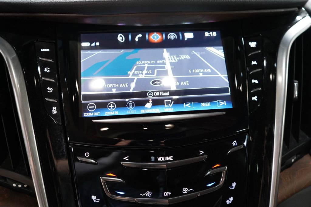 Used 2020 Cadillac Escalade Premium Luxury RWD image 32