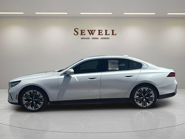 Certified 2025 BMW 530i xDrive AWD/4WD image 2