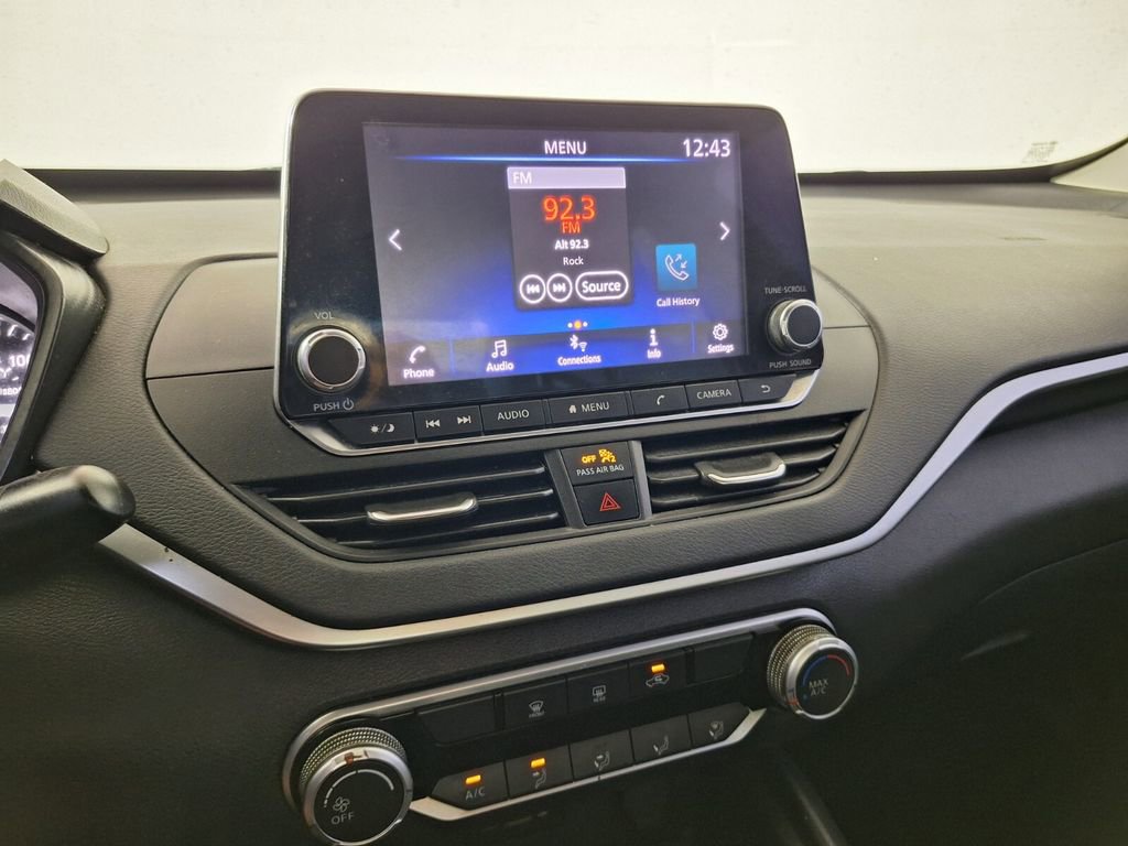 Used 2022 Nissan Altima 2.5 SV FWD image 14